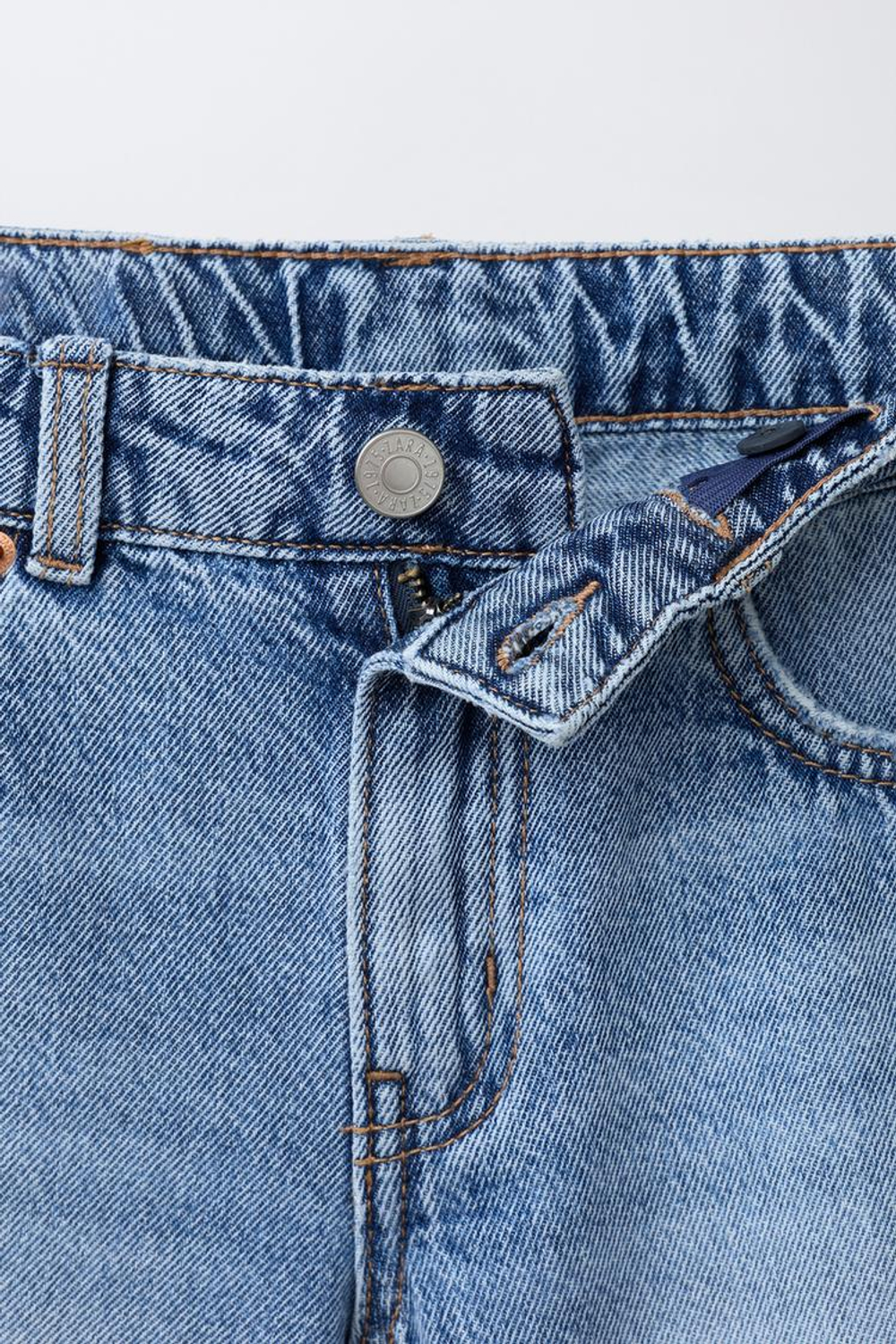 ZARA ПРЯМЫЕ ДЖИНСОВЫЕ ШОРТЫ, СИНИЙ