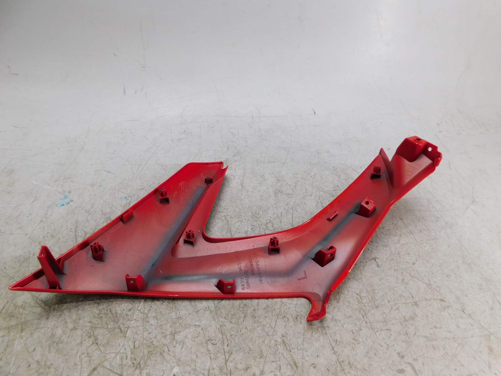 Пластик боковой левый Honda NC700 NC750 64395-MGS-D300