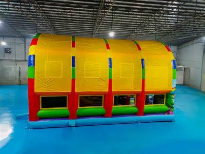 Надувной батут «Зверята с крышей» с горкой и скалодромом, 10х6х6 м