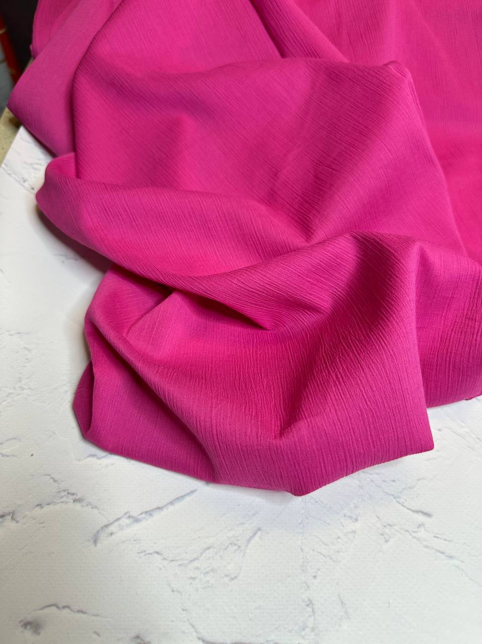 Блузочно-плательный однотонный жатый хлопок с вискозой(крэш) (70%хлопок/30%вискоза, Фуксия, 133, 80 гр/м2)