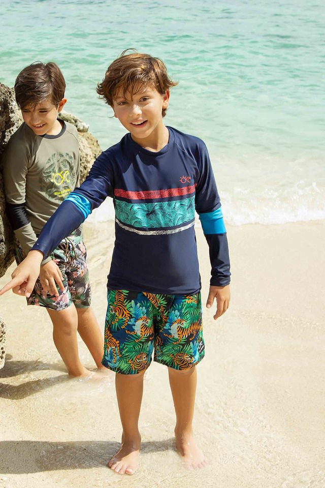 Двусторонние плавательные шорты для мальчиков с ярким принтом