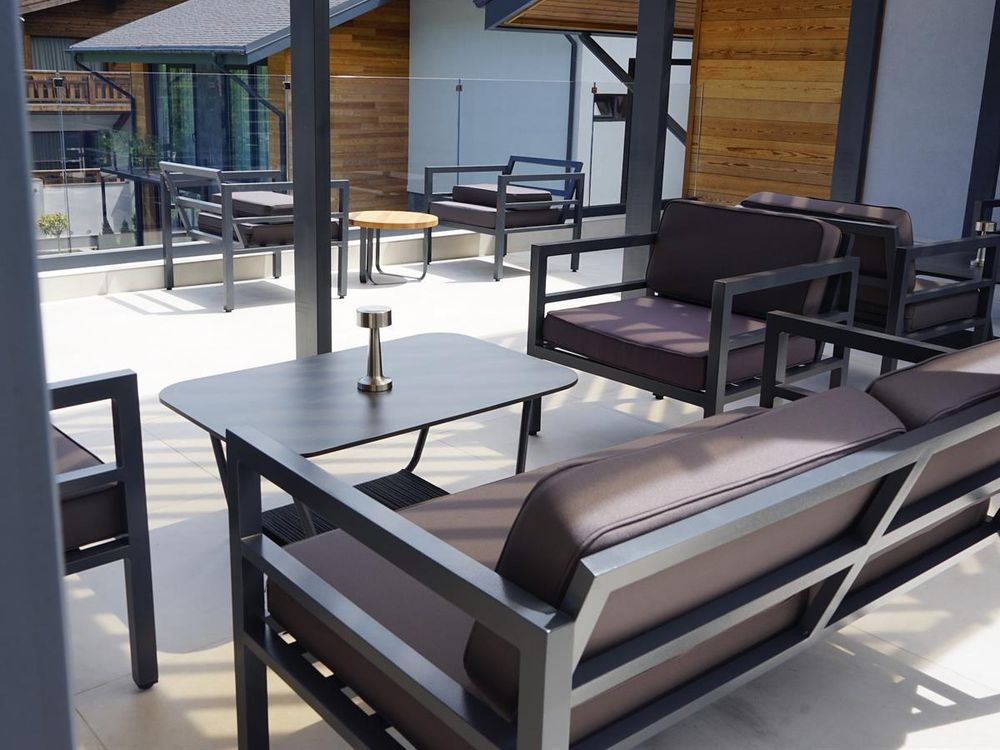 "Эстелья" кресло, каркас алюминий темно-серый (RAL7024) муар, ткань темно-серая 027