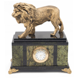 Часы "Лев" змеевик статуэтка мрамолит 175х100х200 мм 2550 гр. R117677