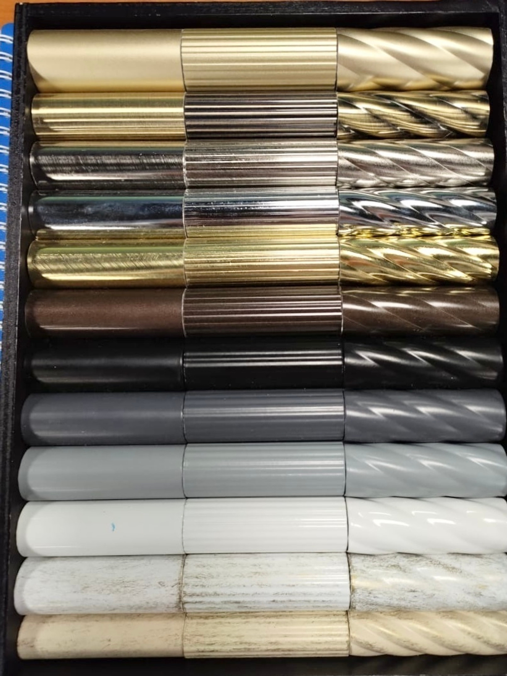 Карниз кованый витой Шар ажурный Ост d25 мм однорядный, цвет черный матовый