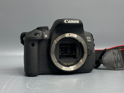 Canon EOS 700D kit 18-55mm IS STM 1.500 кадров