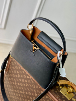 Louis Vuitton Capucines MM Souple