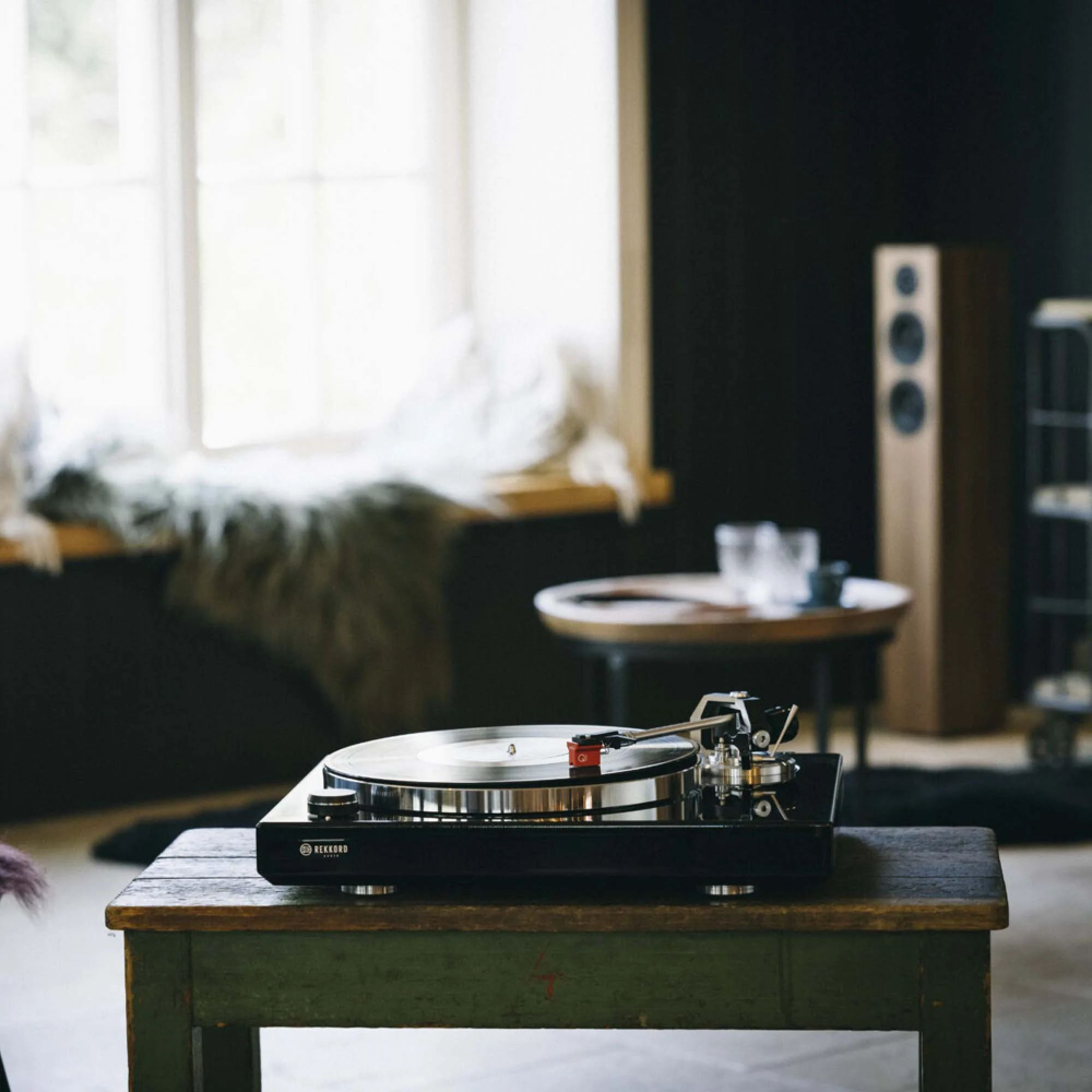 Проигрыватель винила Rekkord Audio M600 High Gloss Black