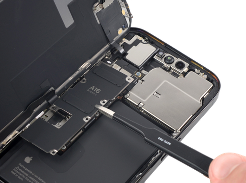 Ремонт материнской платы на iPhone 14 Pro