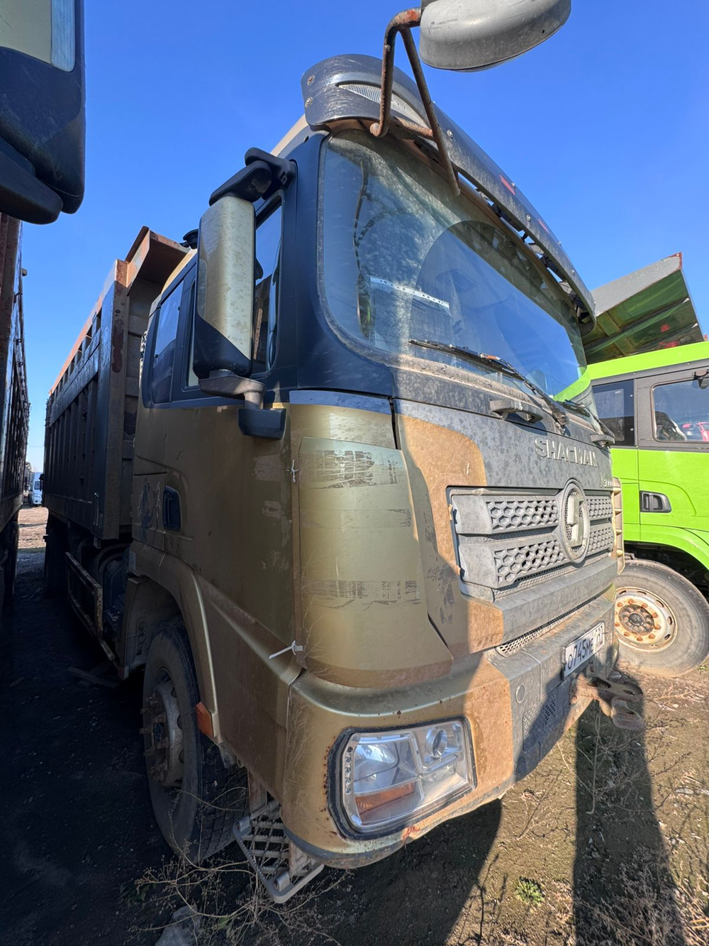 Shacman (Shaanxi) SX* 6x4 Седельный тягач SX42584V324 (Дизельный, 11,6 л, 423 л.с., МТ)