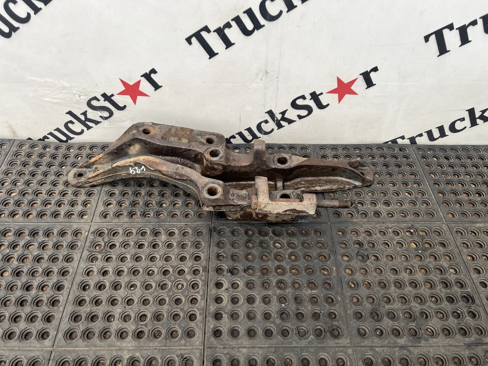 Кронштейн пневморессоры левый