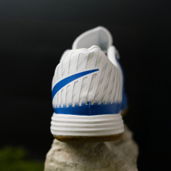 IN / Nike Lunar Gato II / White and blue