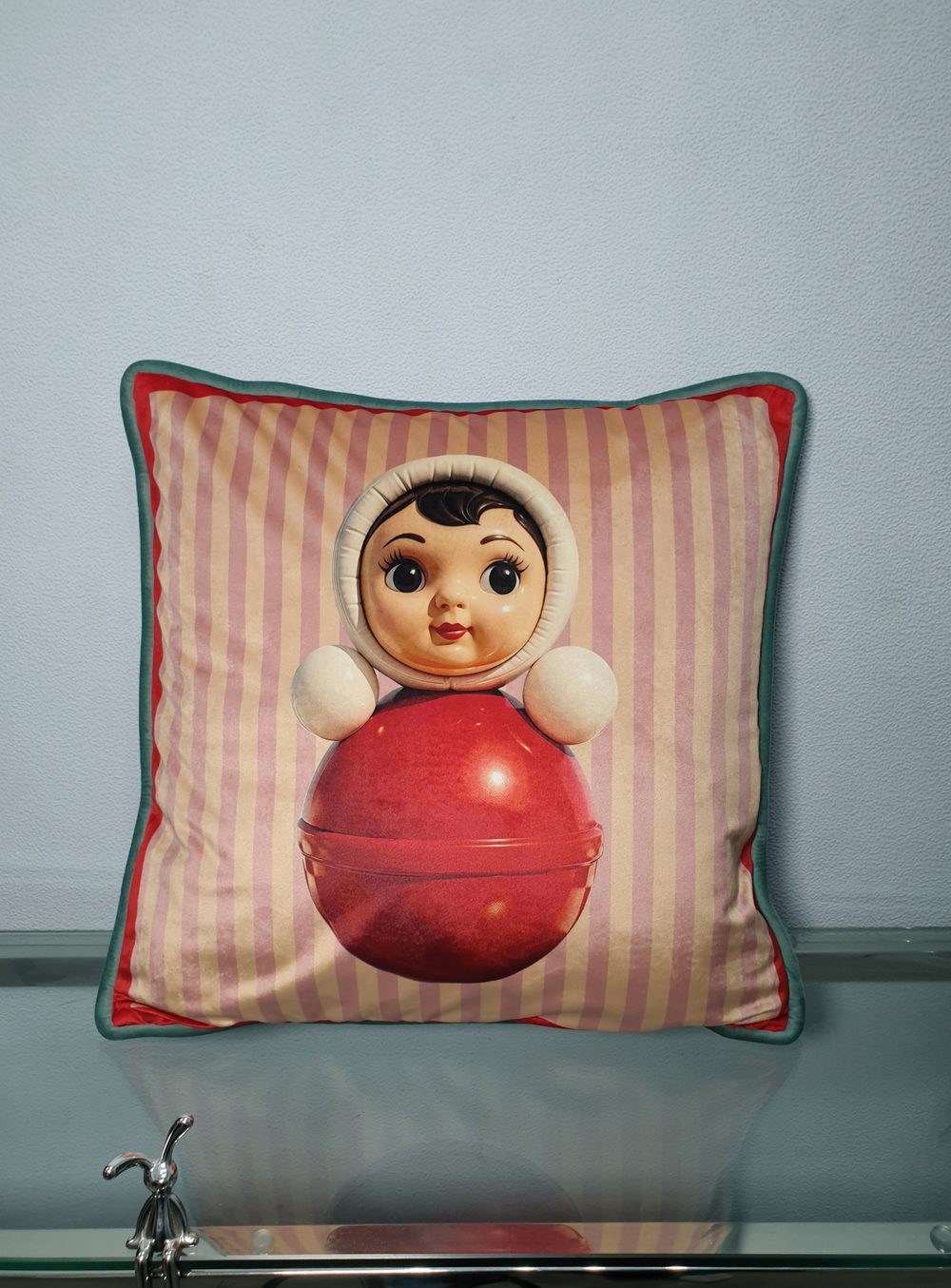 Подушка бархатная с неволяшкой