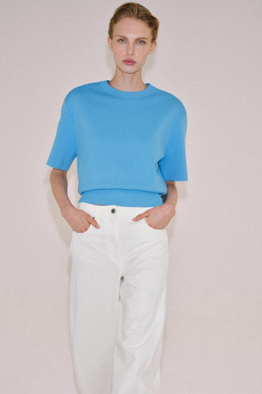 ZARA ТРИКОТАЖНЫЙ ТОП С ПОДПЛЕЧНИКАМИ, СИНИЙ