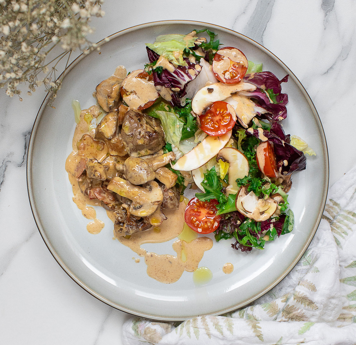 Салат с куриной печенью