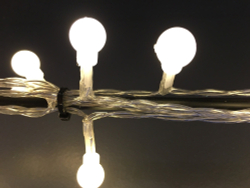 Гирлянда ягодки на светлом проводе на батарейках 24 LED Luca Lighting