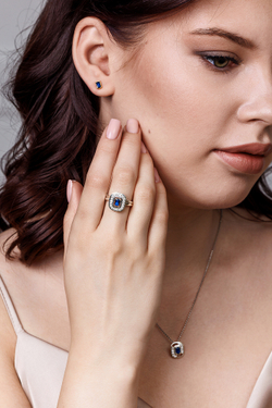 Серьги из серебра со вставками из выращенной синей шпинели