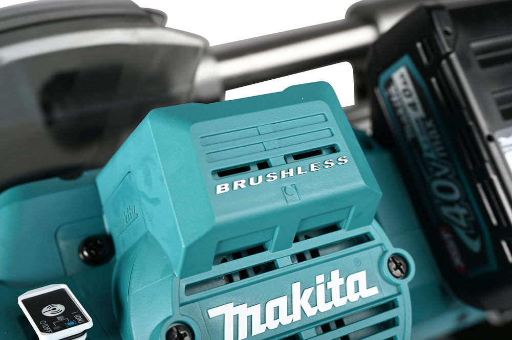 Аккумуляторная торцовочная пила консольного типа Makita LS003GZ01