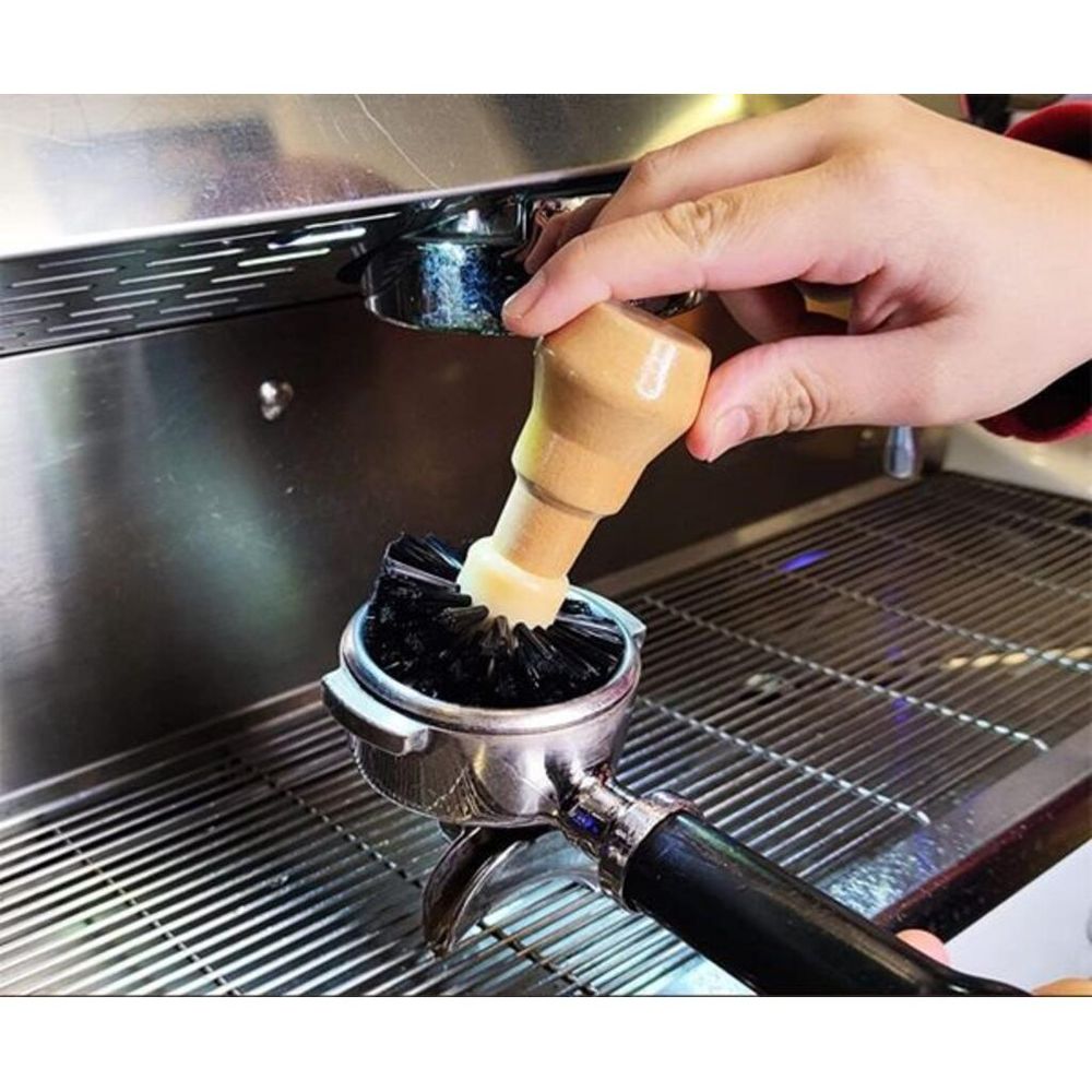 Кисточка для чистки кофейного оборудования d 6 см h10,2 см дерево P.L.- Barbossa