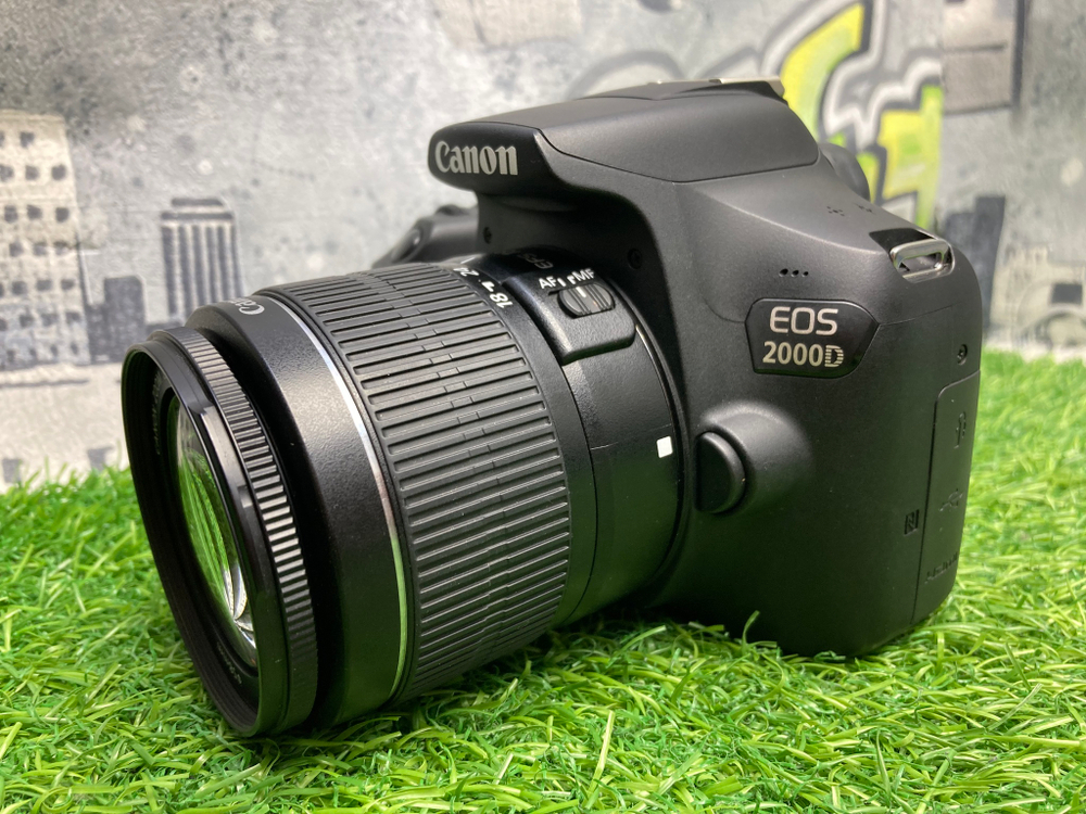 Canon 2000D Kit 18-55mm 3.5-5.6 III 10.400 кадров