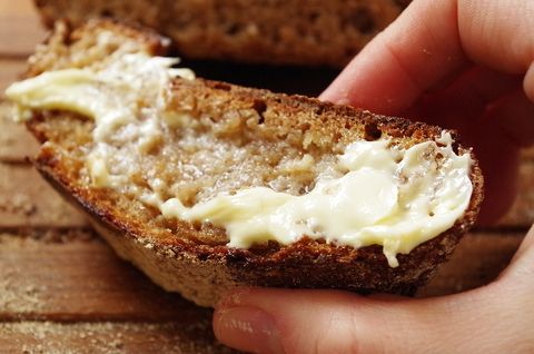 Цельнозерновой пшеничный хлеб с медом на закваске