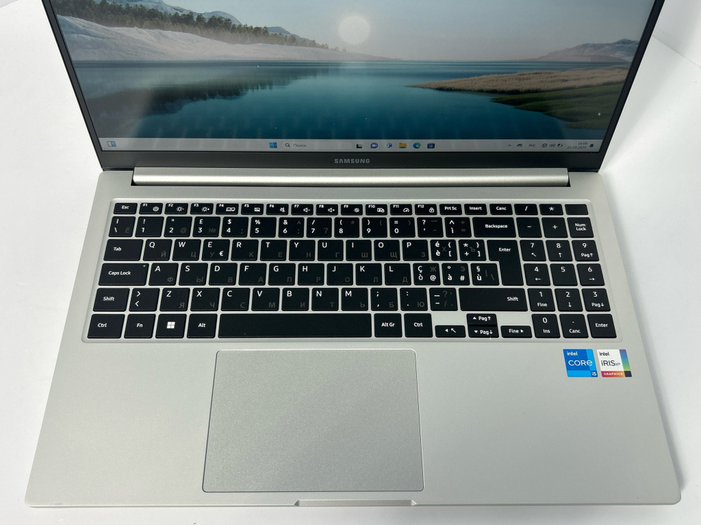 Ноутбук Samsung Galaxy book NP750 (NP750XDA-KD1US) 15.6"/Intel Core i5 1135G7/RAM 8GB/SSD 256 GB/Intel Iris Xe graphics/1920х1080/IPS/Windows 10/Подсветка кл-ры: нет/серебристый. Состояние: B1