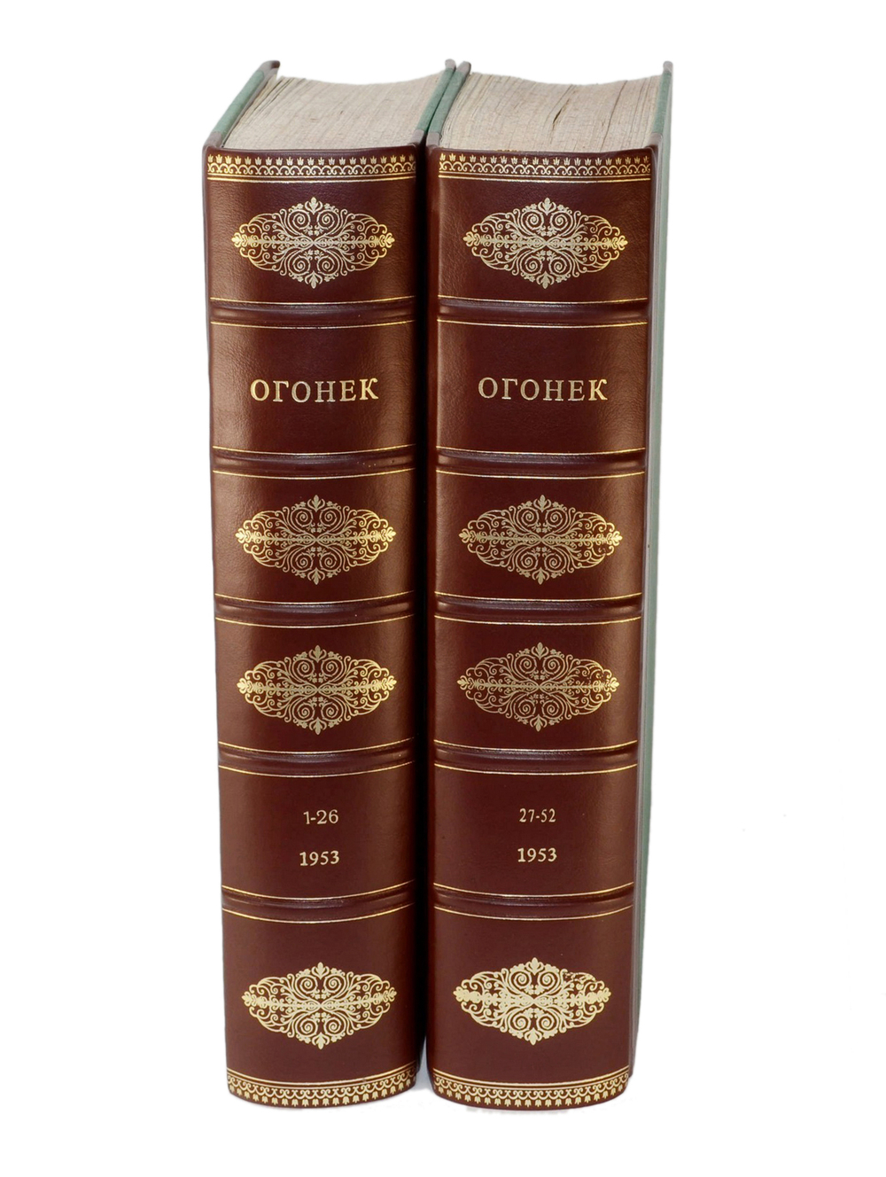 Журнал Огонек 52 номера, годовой комплект за 1953г. В 2-х  полукожаных переплетах .