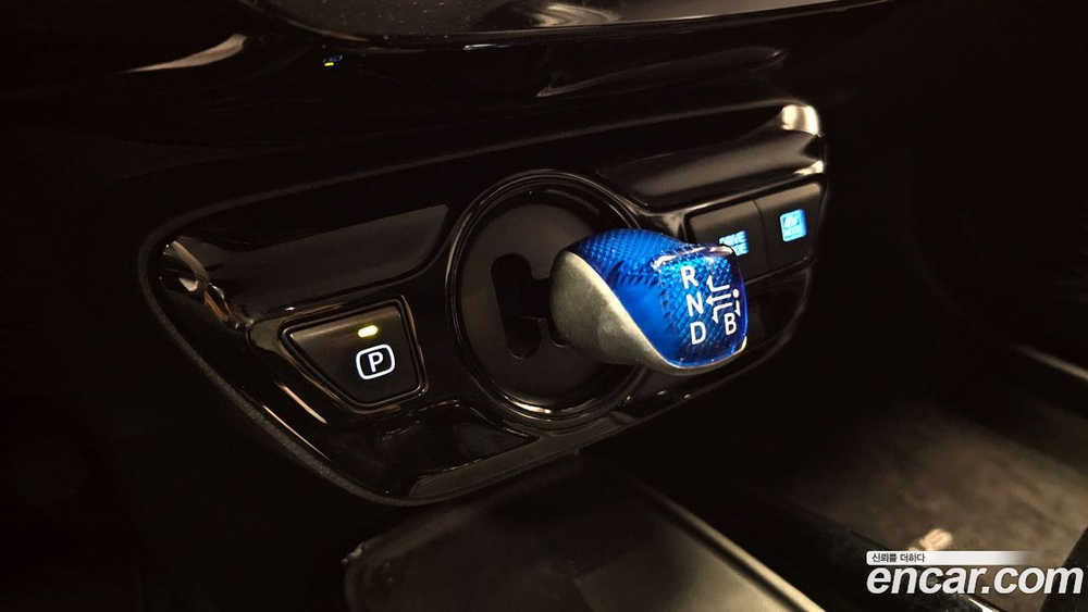 Toyota Prius 4 Generation 1.8 (10.2019)