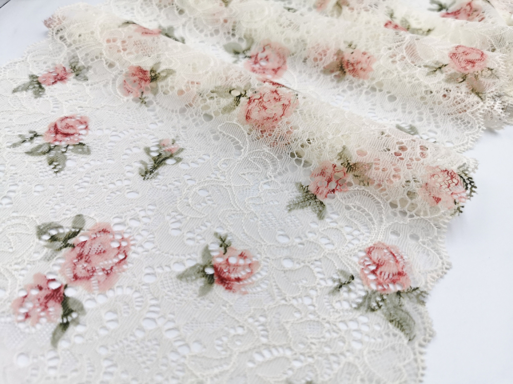 Кружевной набор для бюстгальтера с мягкой чашкой на каркасах и трусиков. Цветочный принт на молочном фоне(EK-2786)