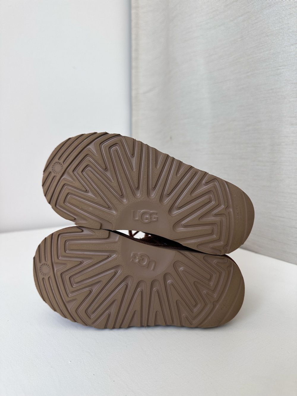 Новые ботинки зимние Ugg, 28