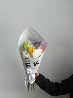 Кулек их хризантемы, диантуса, дельфиниума и ранункулюса