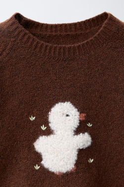 ZARA ВЯЗАНЫЙ СВИТЕР С ВЫШИВКОЙ В ВИДЕ УТЕНКА, КОРИЧНЕВЫЙ