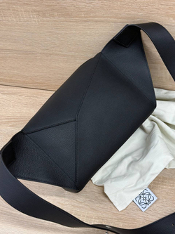 Сумка-мессенджер через плечо Loewe