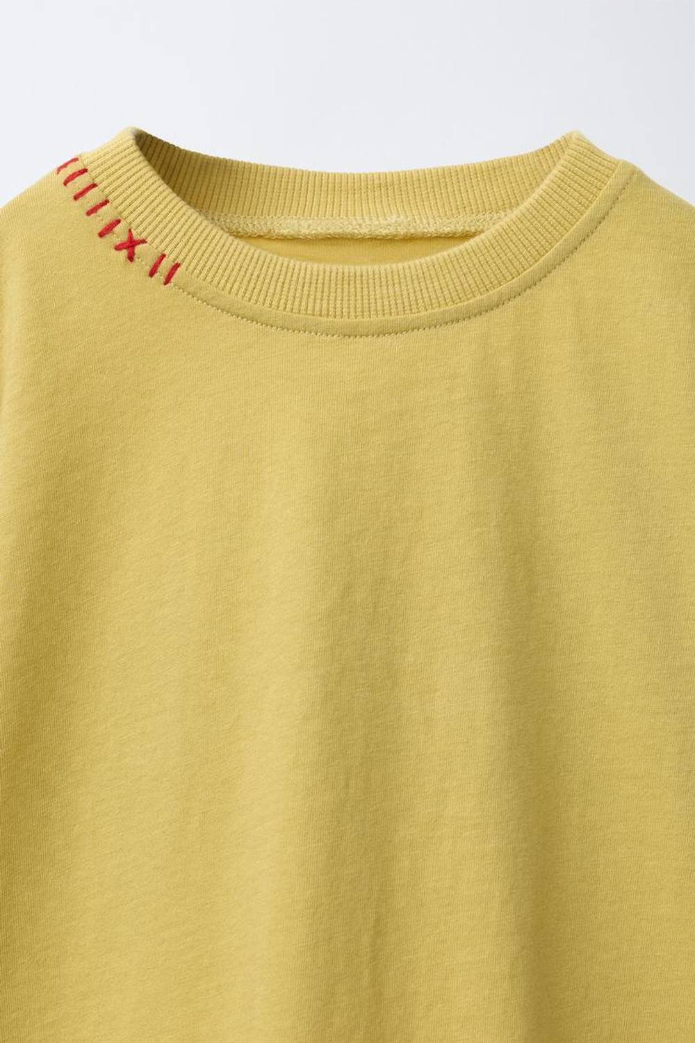 ZARA ФУТБОЛКА С ВЫШИВКОЙ «ПТИЧКА», ГОРЧИЧНЫЙ