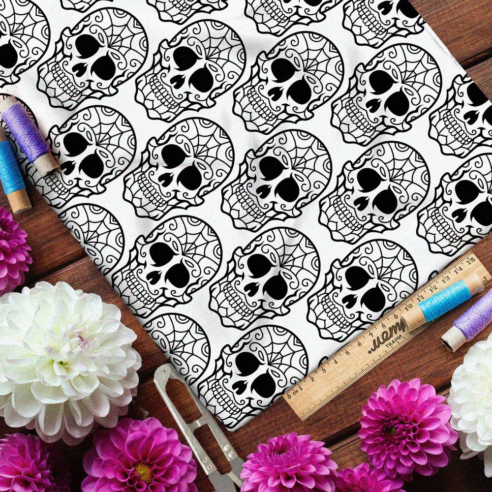 Ткань кулирная гладь резные сахарные черепа на белом фоне