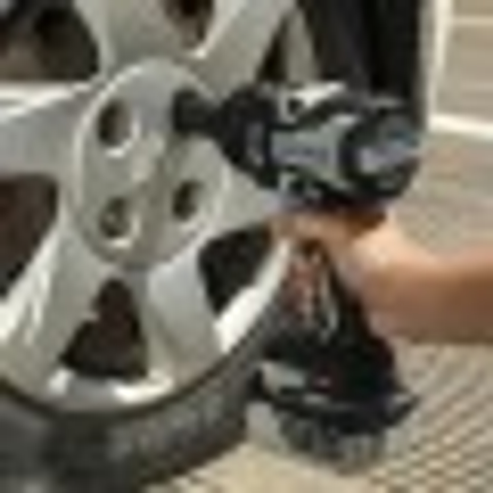 Гайковерт аккумуляторный DEKO DKIS20FU-Li бесщеточный 20В, 2*5.0 Ач, 850 Нм, в кейсе 063-4433