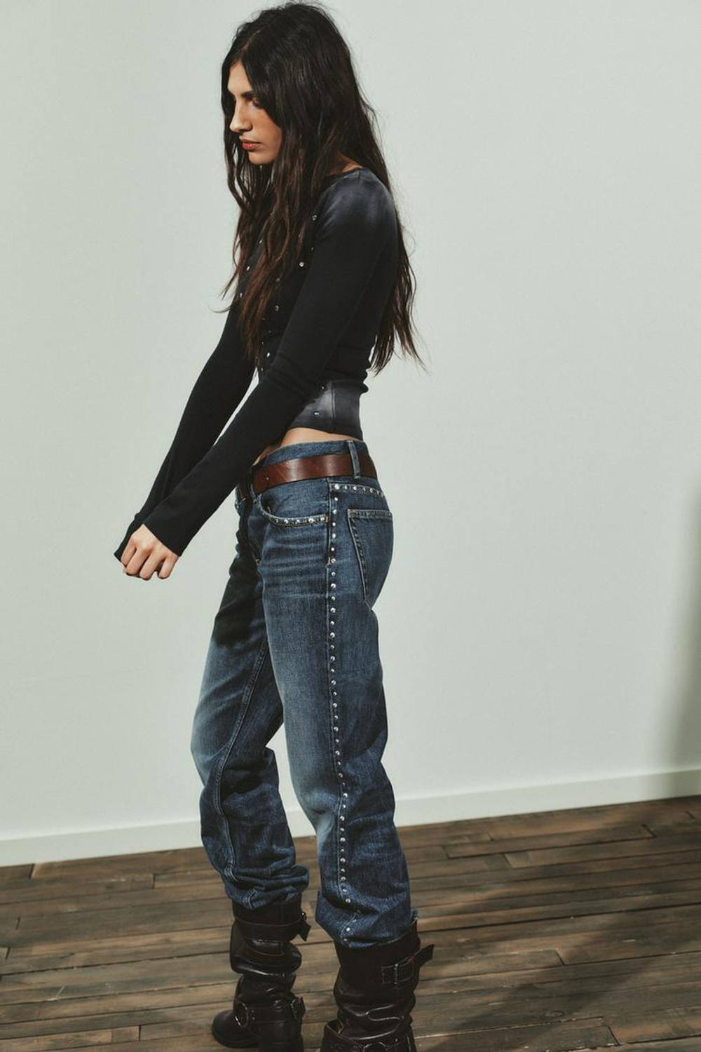 ZARA ТОП С ЭФФЕКТОМ ПОТЕРТОСТИ И ЗАКЛЕПКАМИ, АНТРАЦИТОВО-СЕРЫЙ