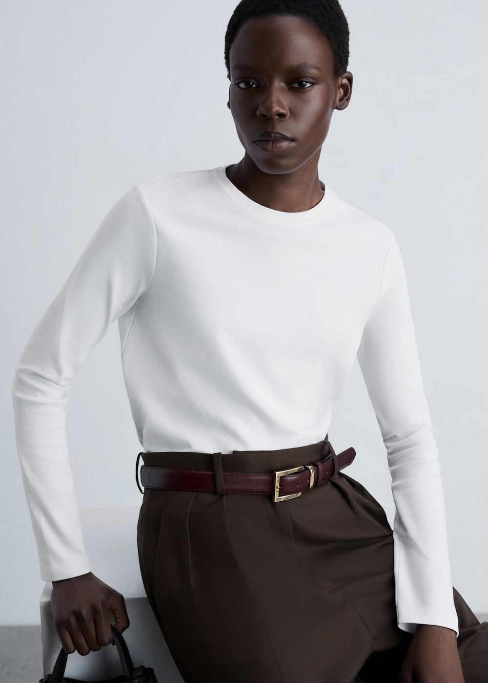 Тонкая футболка с круглой горловиной