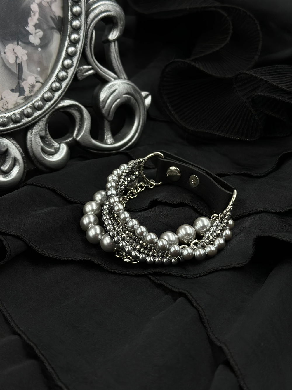 Браслет "Glam" из серого жемчуга, венецианского стекла и гематита, застежка из натур. кожи