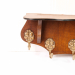 Настенная вешалка с латунной вставкой в классическом стиле