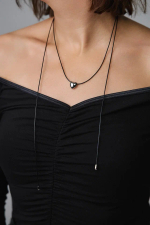 Колье маленькое серебряное сердце на черном текстильном шнурке с бегунком