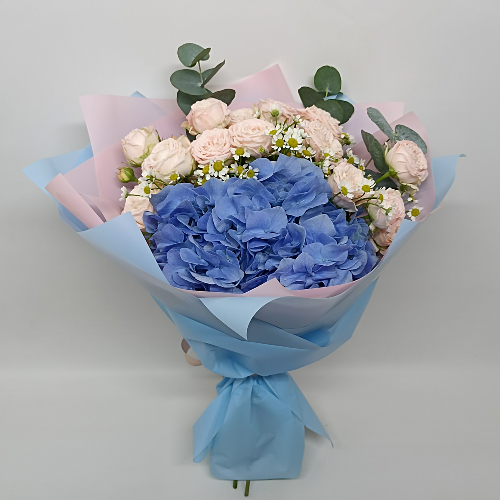 Букет из роз и гортензии Кира