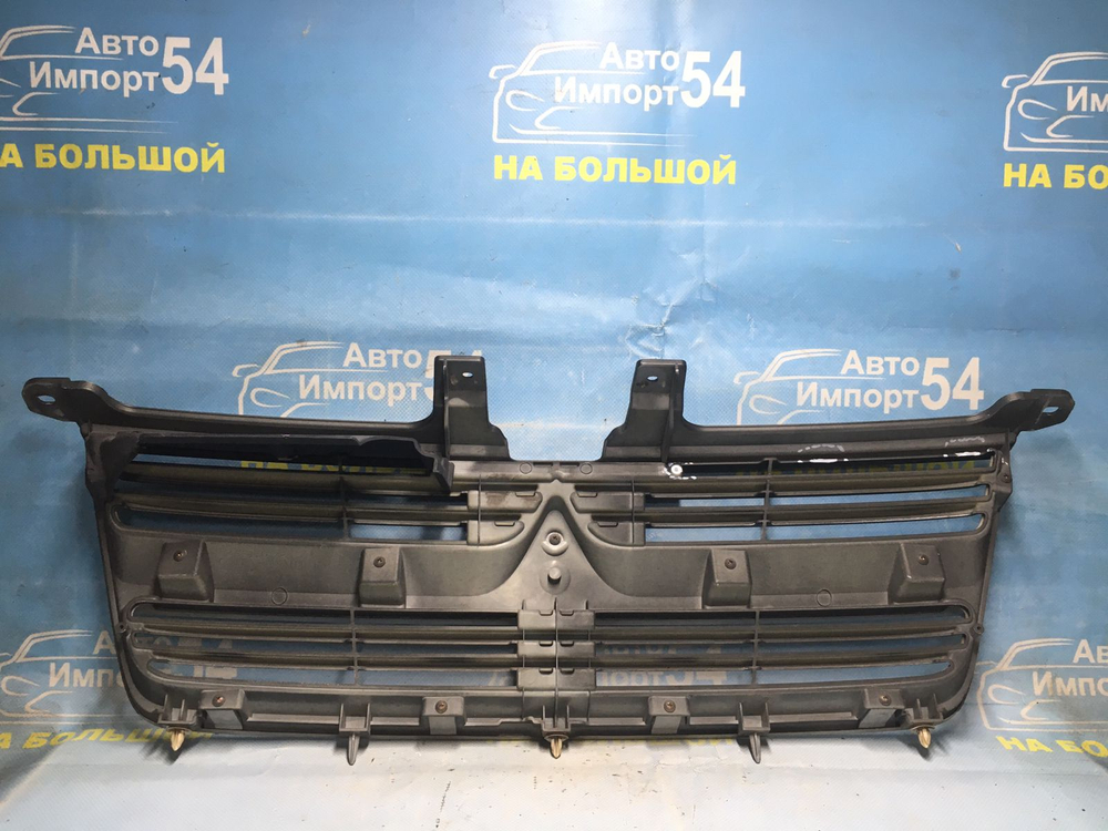 Решетка радиатора MITSUBISHI DION 2002-2005