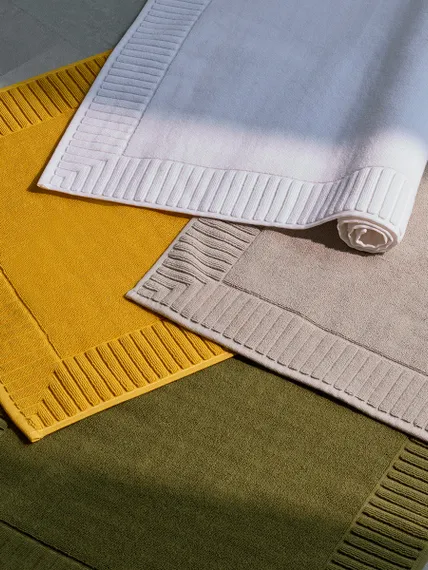 Коврик для ванной с фактурным бортиком белого цвета из коллекции essential, 50х80 см