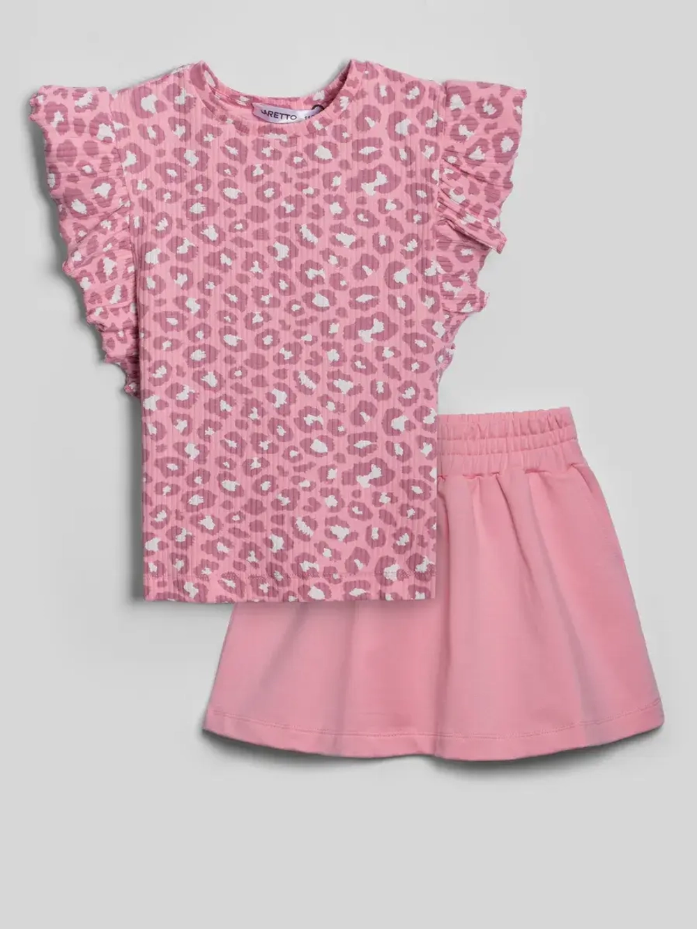 Розовый костюм для девочки с юбкой на лето