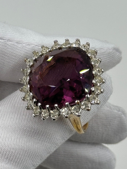 Кольцо с фиолетовым кристаллом
