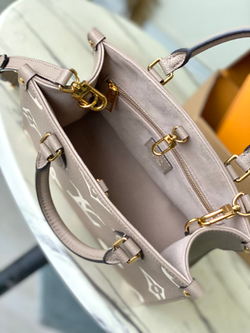 Louis Vuitton Onthego PM
