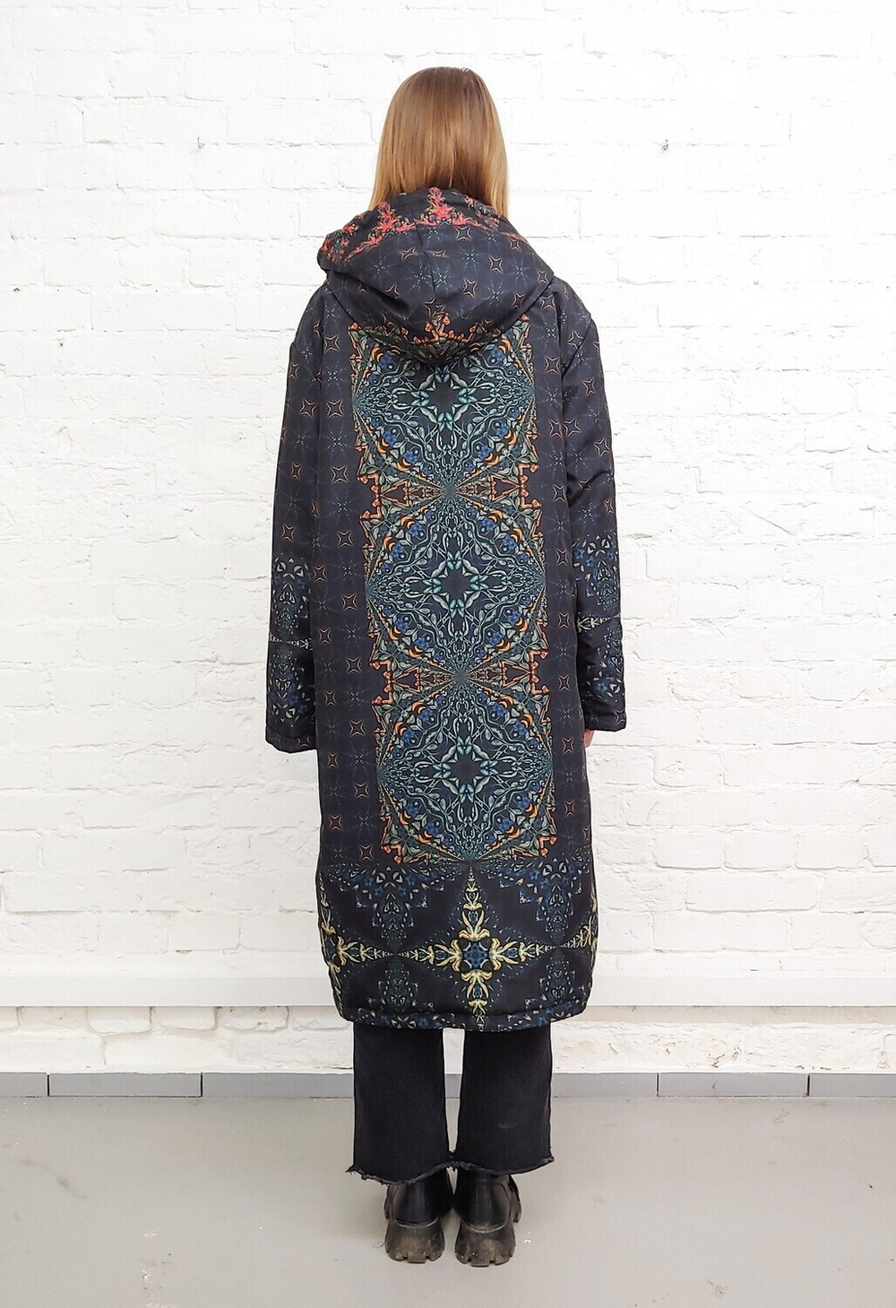 Пальто "Ручной волк", по мотивам средневекового гобелена с изображением мифического волка