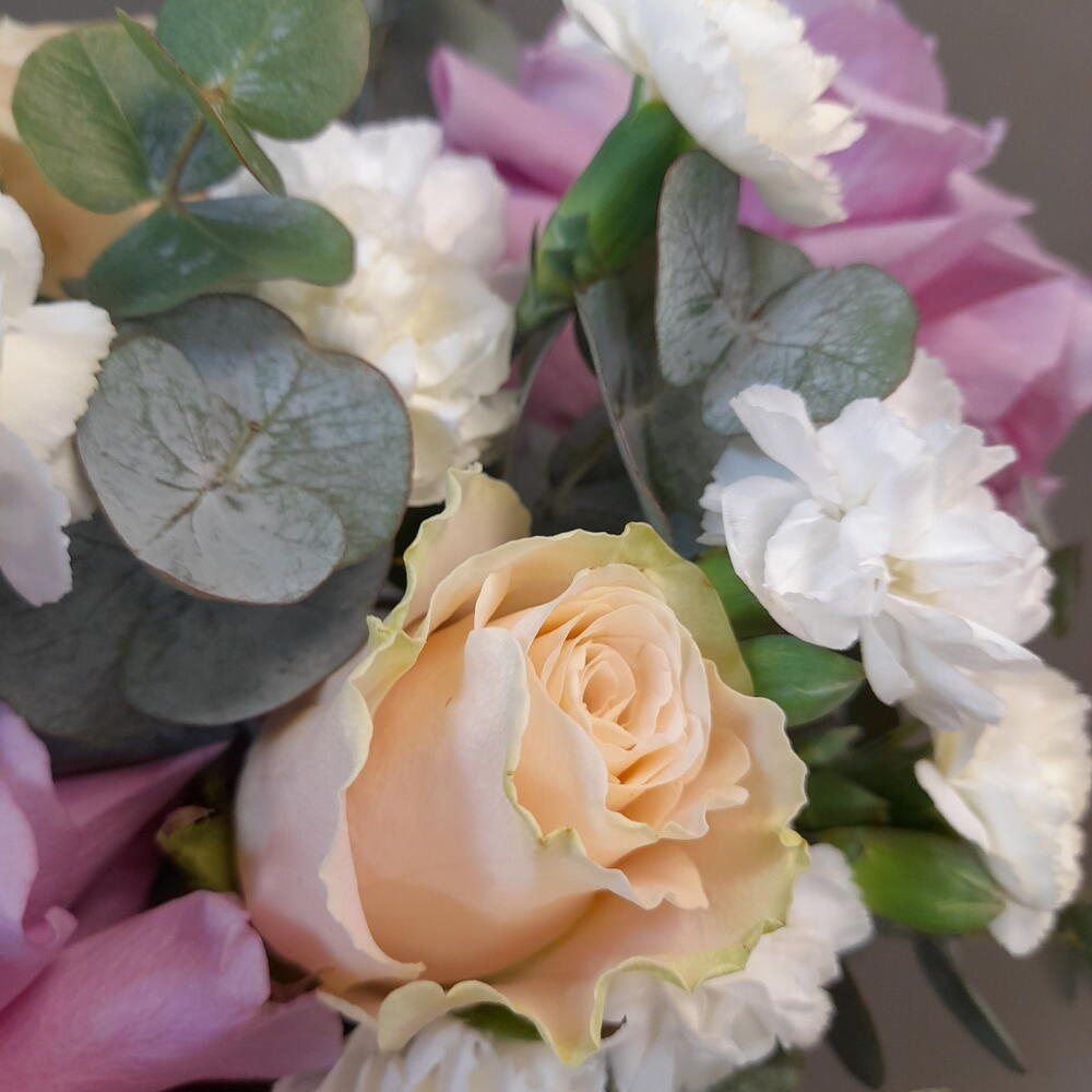 Авторская композиция с пионовидными розами М