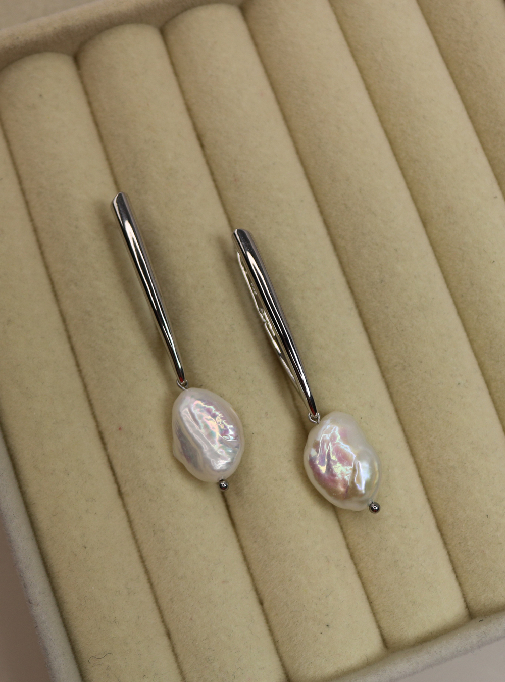 Серьги с натуральным барочным жемчугом "Жемчужный штрих"