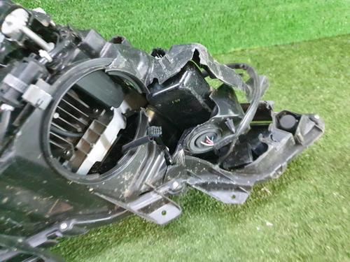 Битая Фара левая Toyota Land Cruiser Prado 150 (2013-2017) LED